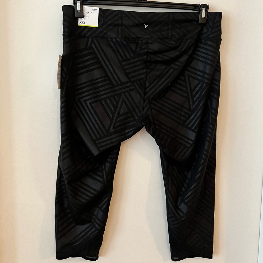 Old Navy Cropped Mid-Rise Black Active Go-Dry Leggings